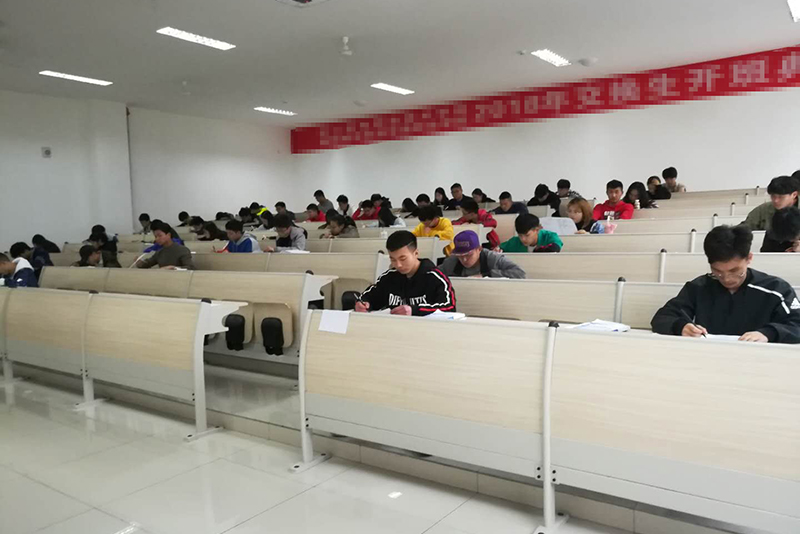 我院学生在四月份自考本科考试中取得优异成绩