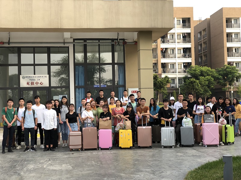 工学结合 工学交替——第四批学生启程前往成都北站实习