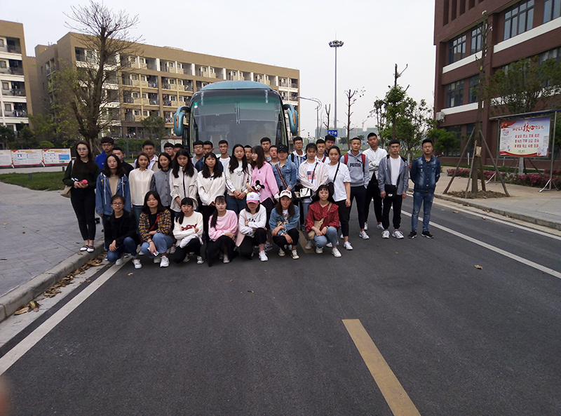工学结合 工学交替——第二批学生启程前往成都北站实习