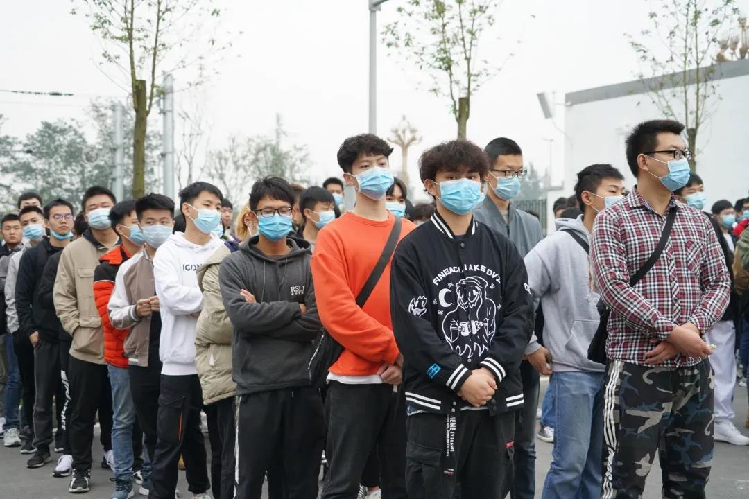 我院2018级800余名学生赴成都地铁6号线郫筒车辆段进...